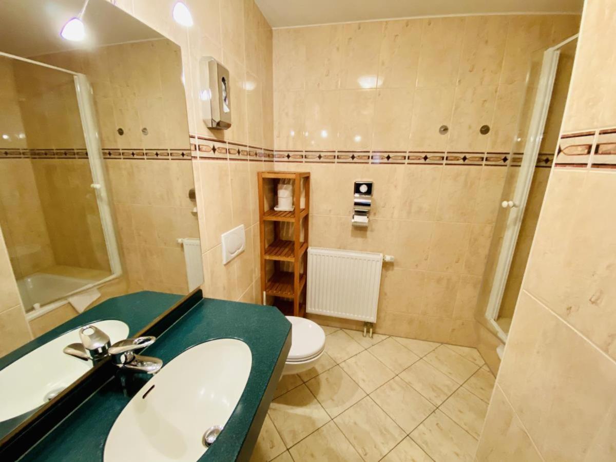 Doppelzimmer Dinner, Direkt Am Alten Strom Rostock Ngoại thất bức ảnh